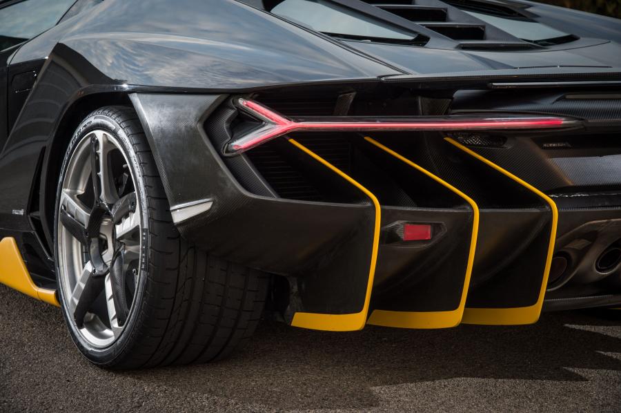 Детали экстерьера Lamborghini Centenario LP770-4 2016 года  (фото 48 из 61)